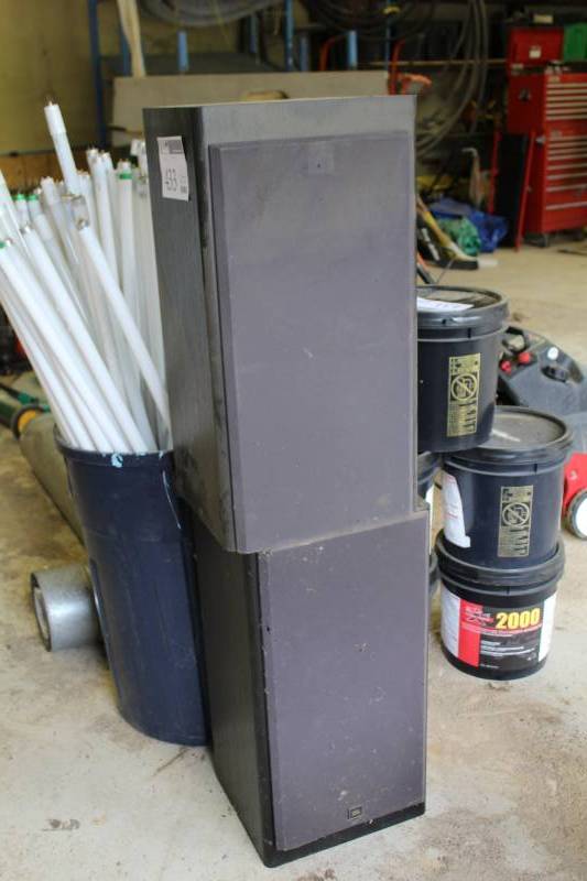 lot 433 image: Lot of (2) JBL Speakers