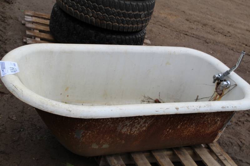 lot 409 image: Old Tub