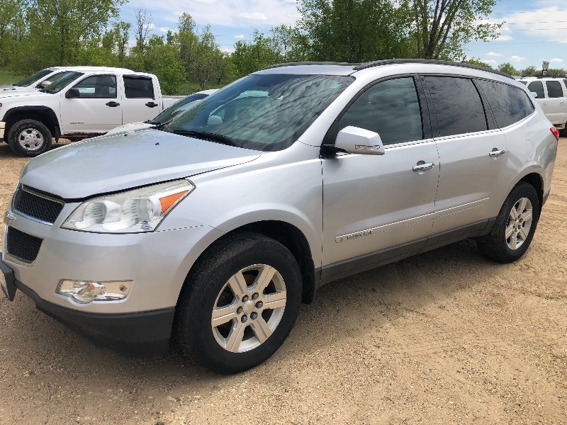2009 CHEVY TRAVERSE NO RESERVE