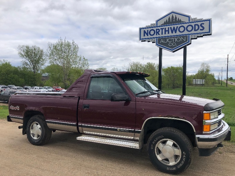 lot 17 image: 1995 CHEVY 1500 4X4 NO RESERVE