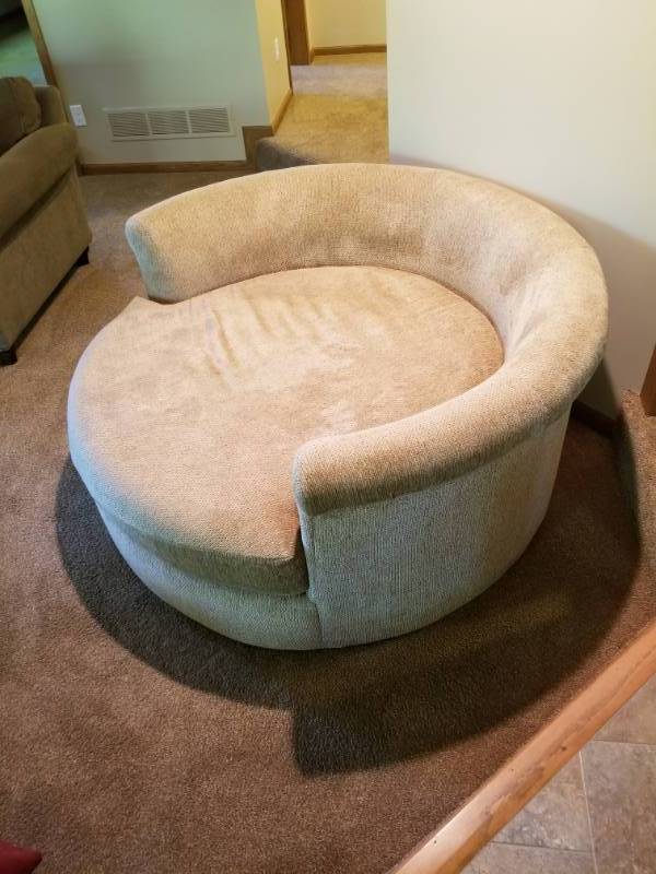 lot 16 image: Fun and Funky 1 12 Round Chair