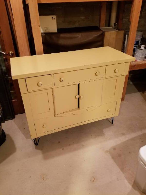 lot 42 image: Painted Dresser Cabinet with Hairpin Legs