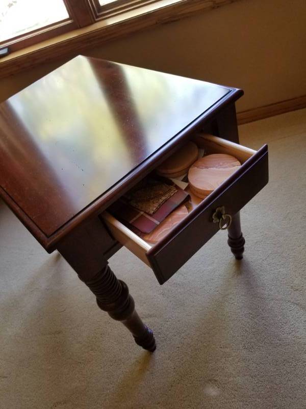 lot 6 image: Ethan Allen Mahogany Side Table