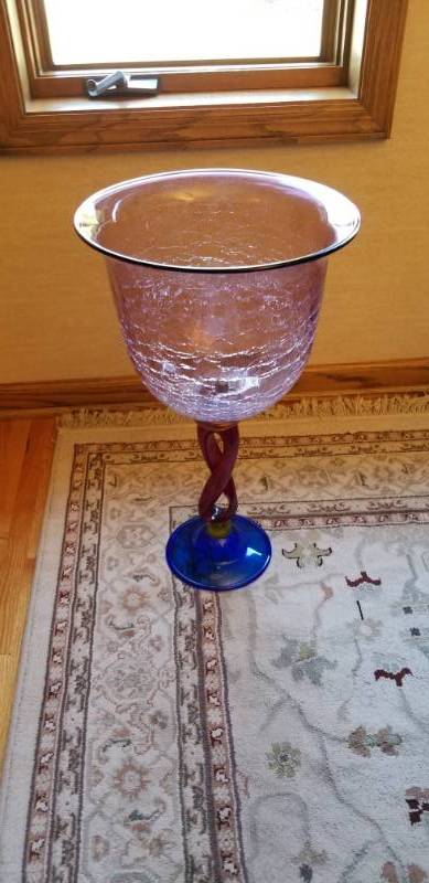 lot 32 image: Blenko Art Glass Vase  23