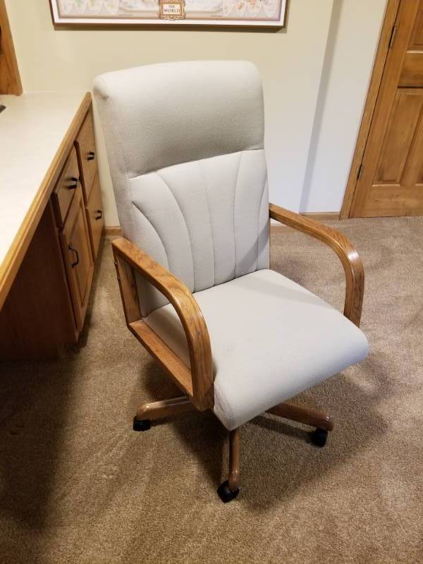 lot 29 image: Executive Office Chair