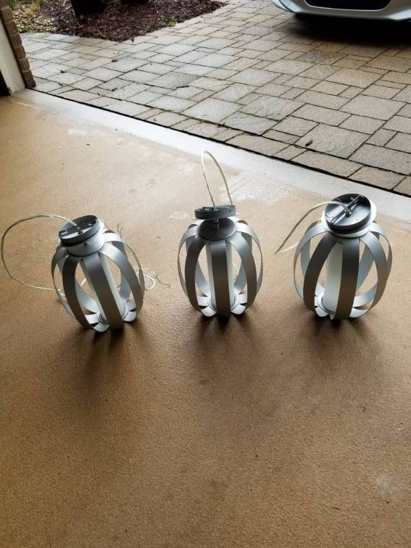 lot 39 image: Set of 3 Outdoor Pendant Hanging Light Fixtures