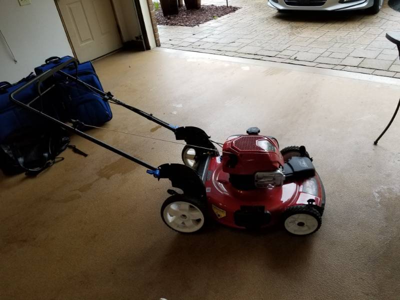 lot 18 image: Toro Recycler SmartStow Lawnmower