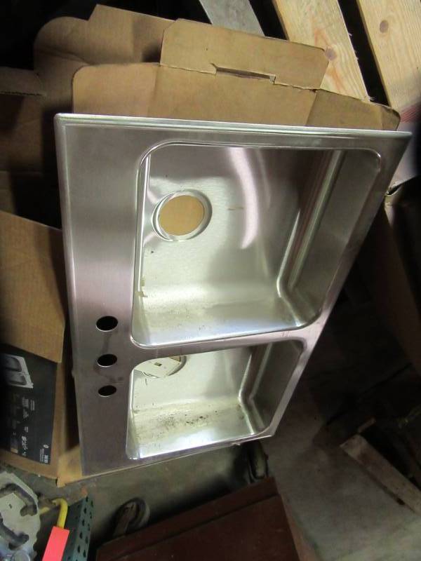 lot 90 image: Glacier Bay Double Bowl Kitchen Sink