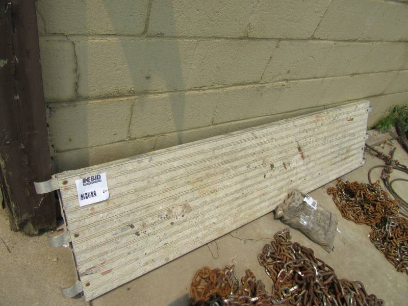 lot 257 image: Aluminum Truck Ramp