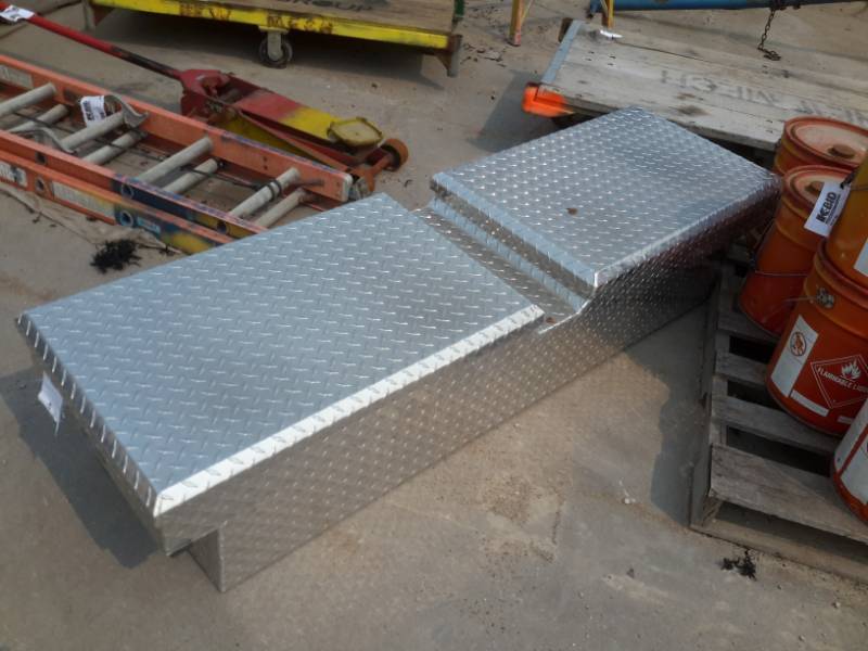 lot 47 image: UWS Gullwing Truck Toolbox
