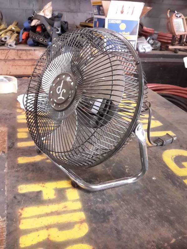 lot 95 image: Small Shop Fan,