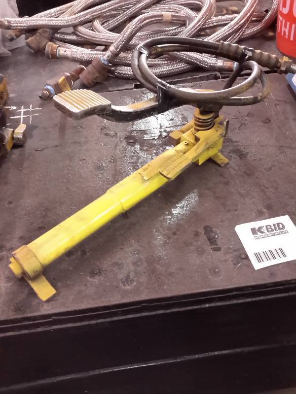 lot 121 image: Hydraulic Hand Pump
