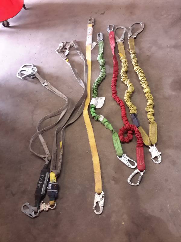 lot 137 image: Heavy Duty Straps With Carabiners on Ends, Some are Bungee