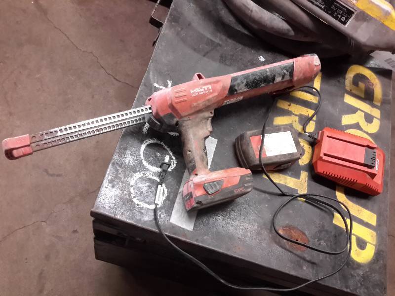 lot 211 image: Hilti HDE 500-A18, 2 Batteries, 1 Charger