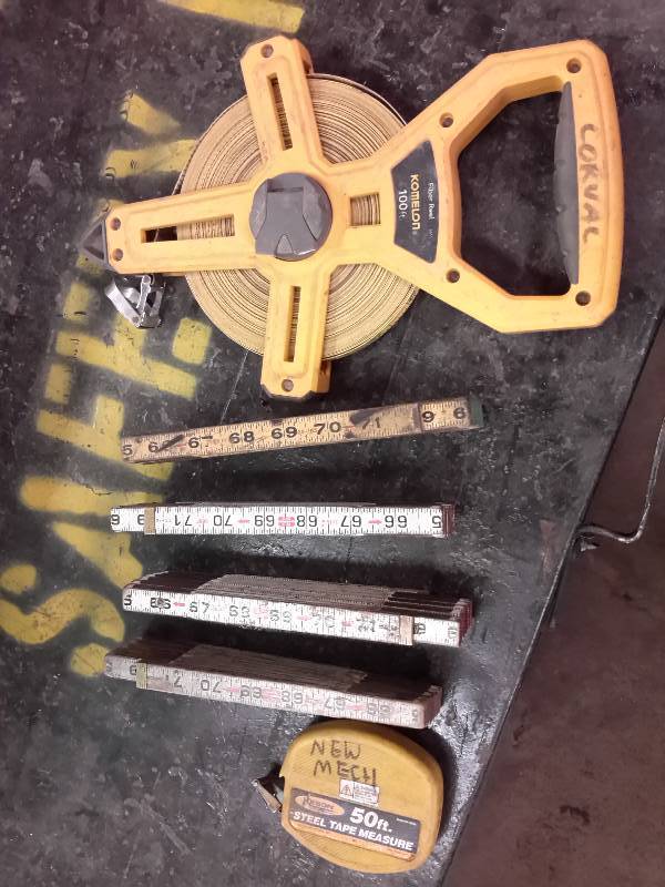 lot 223 image: Lot of Measuring Devices