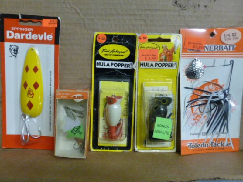 lot 31 image: Vintage Fishing Baits