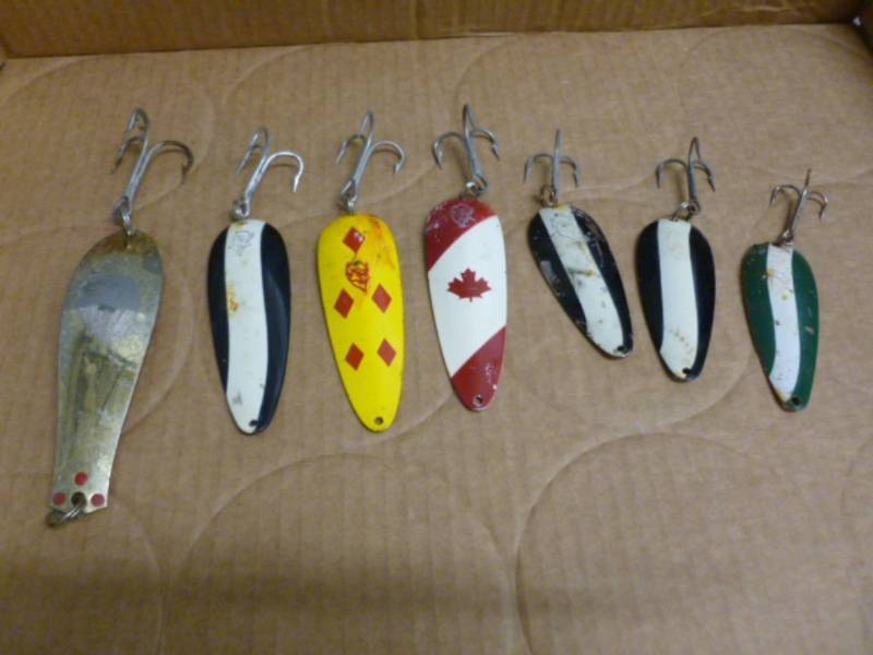 lot 42 image: Vintage Fishing Baits