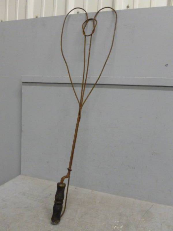 lot 60 image: Antique Rug Beater