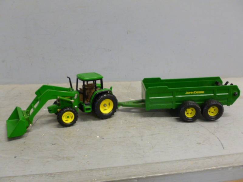 lot 73 image: Ertl - John Deere Tractor