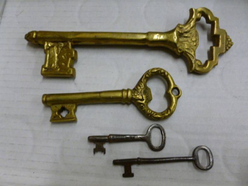 lot 81 image: Antique Keys