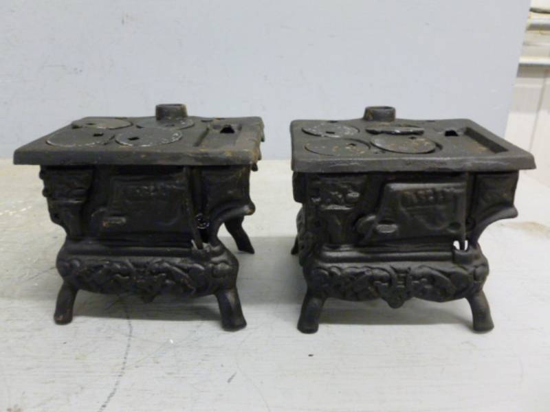 lot 83 image: Cast Iron Stove Decoration