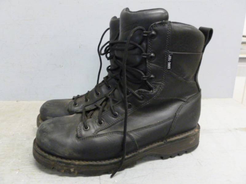 lot 85 image: Mens Boots