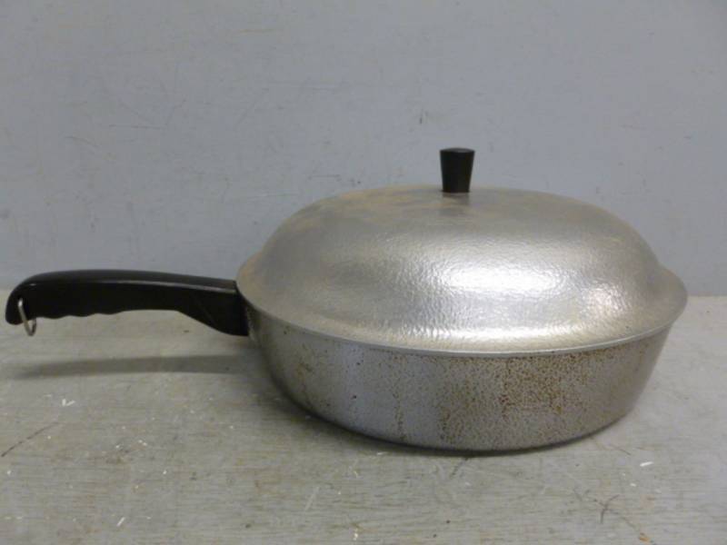lot 86 image: Cast Aluminum Pan