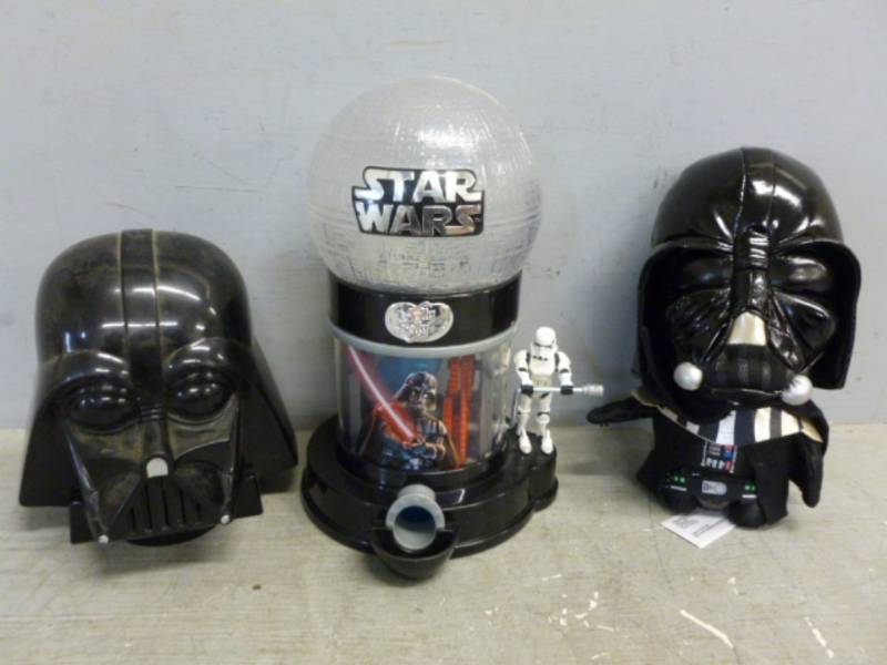lot 165 image: Star Wars Collectibles