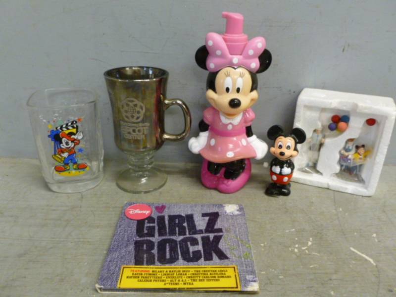 lot 169 image: Walt Disney Collectibles
