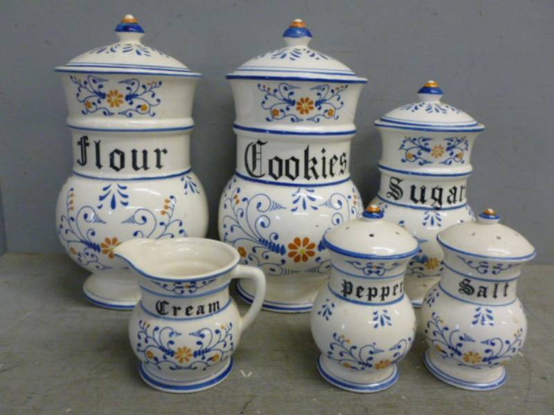 lot 183 image: Vintage Kitchen