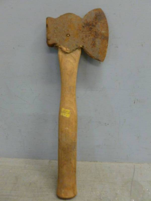 lot 189 image: Vintage Ax