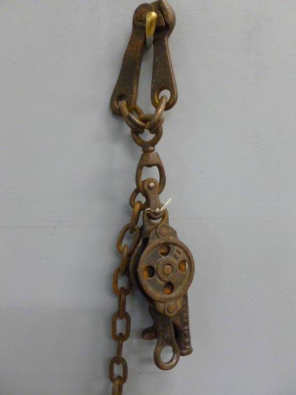 lot 191 image: Antique Pully