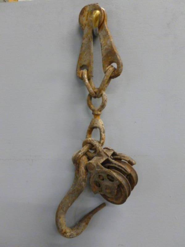lot 194 image: Vintage Pulley