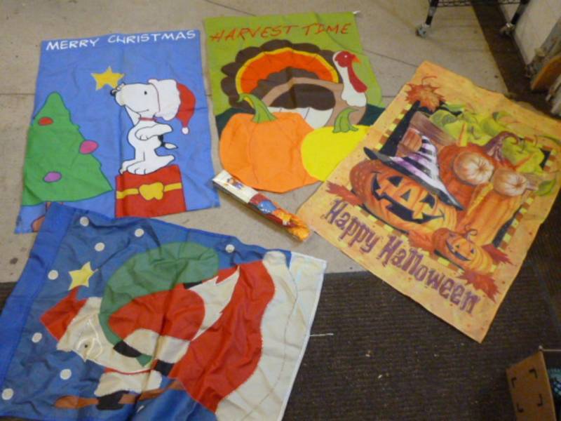 lot 209 image: Yard Flags