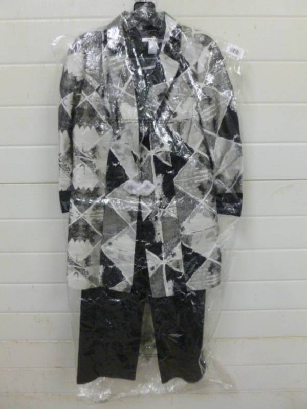 lot 212 image: New Ladies Pant Suit