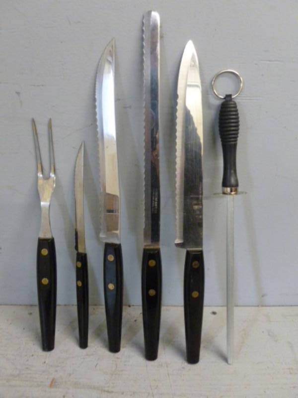 lot 213 image: Vintage Knife Set