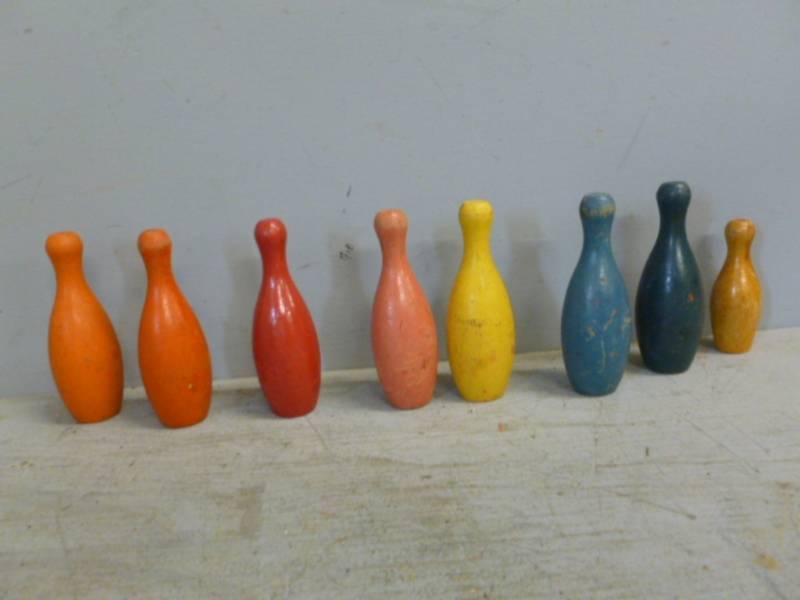 lot 215 image: Vintage Toys
