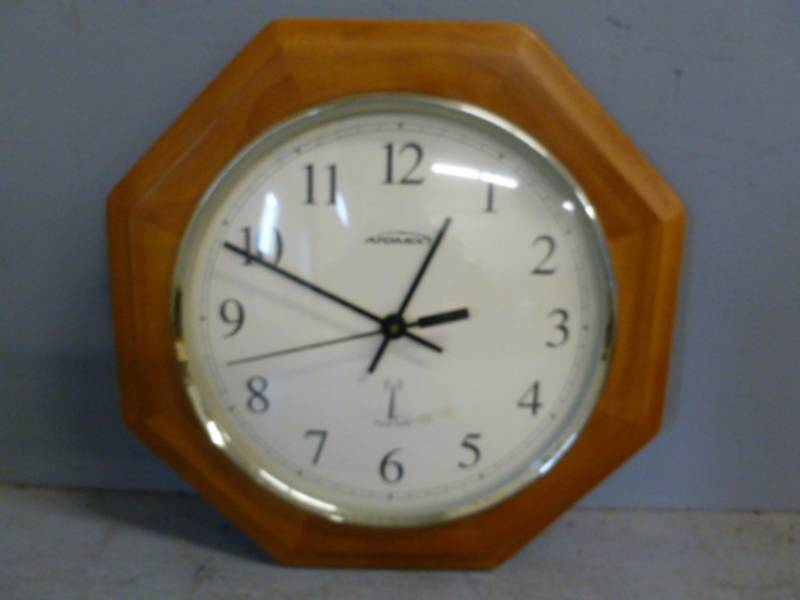 lot 219 image: Clock