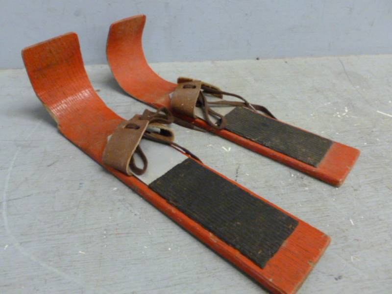 lot 258 image: Vintage Wooden Ski