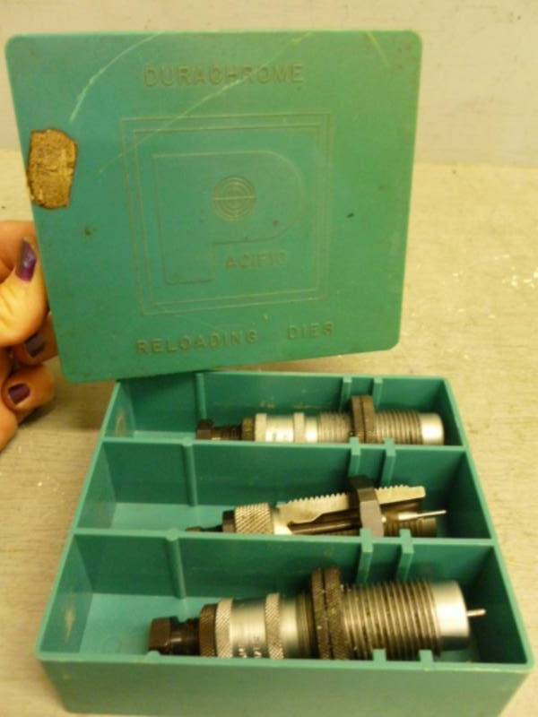 lot 263 image: Reloading Dye