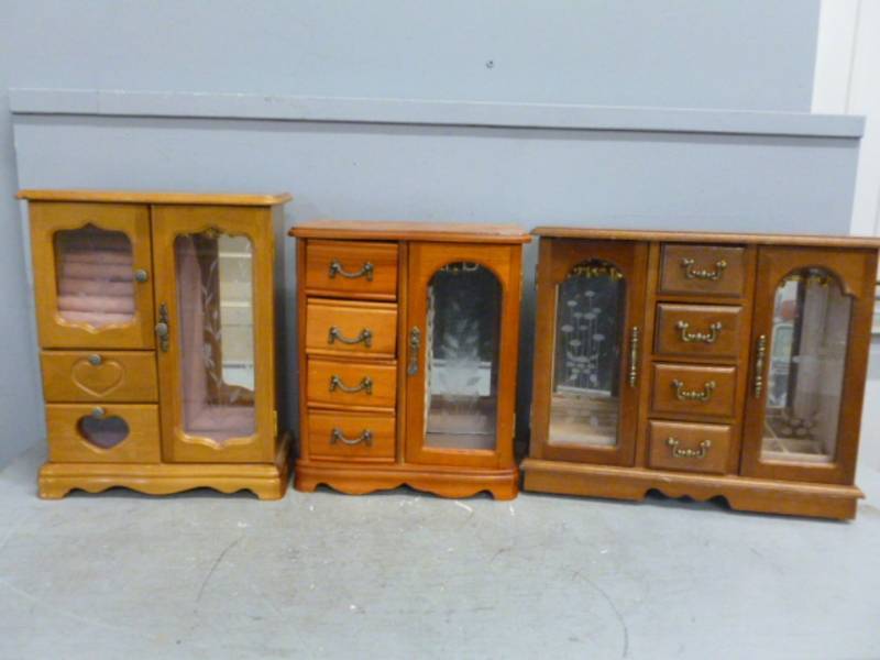 lot 271 image: Jewelry Boxes