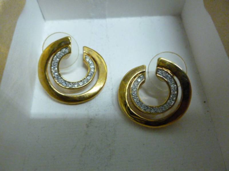 lot 274 image: Jewelry