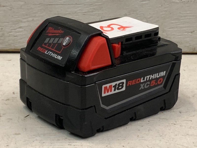 lot 102 image: Milwaukee M18 REDLITHIUM-XC  Extend...