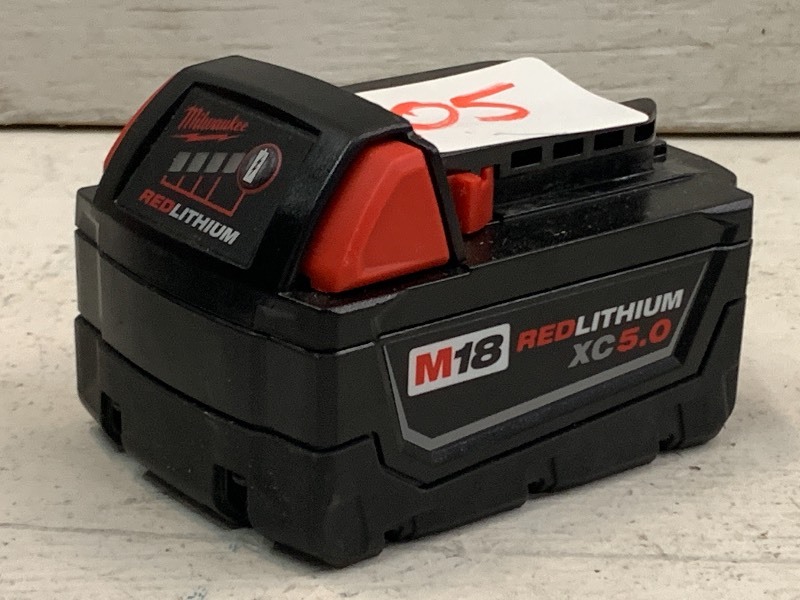 lot 105 image: Milwaukee M18 REDLITHIUM-XC  Extend...
