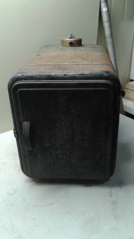 lot 67 image: Antique Universal Electric Oven, Lots Of Wear, Untested, Cord Shows Fray, Very Rare,