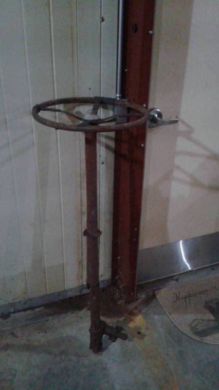 lot 25 image: Antique Steering Wheel, Lots Of Rust And Wear