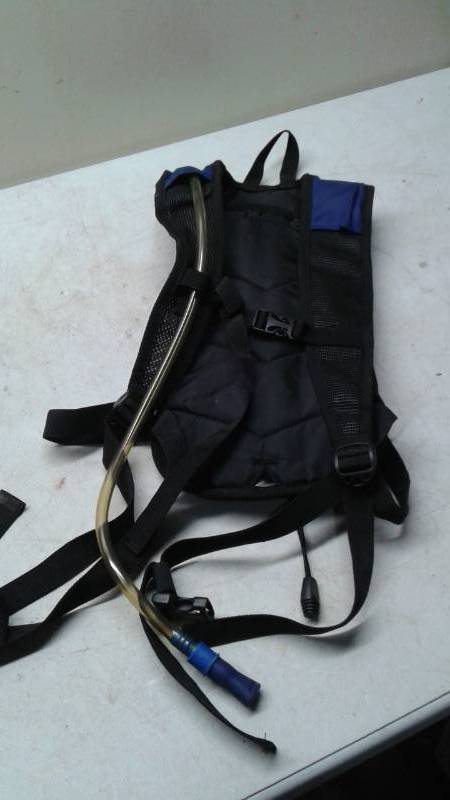 lot 75 image: Swiss Gear Hydrating Water Pouch Backpack, Used