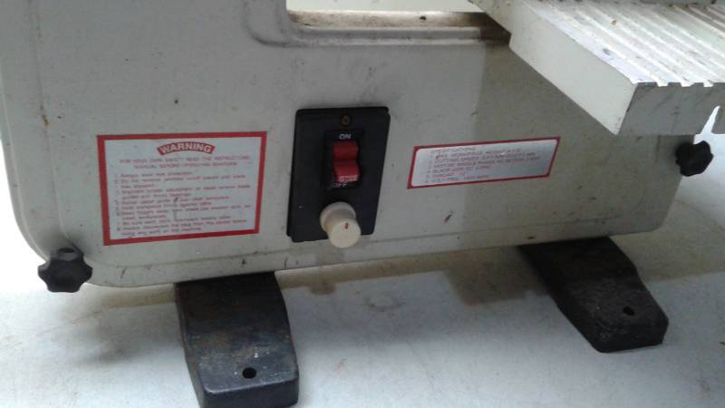lot 36 image: 12 Band Saw, Used, Non Working For Parts