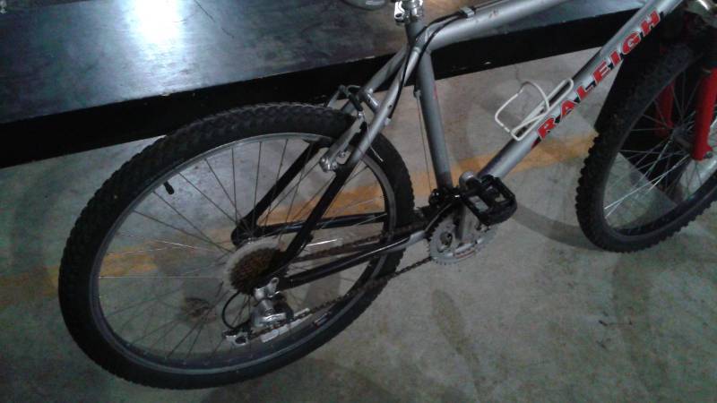 lot 3 image: Raleigh M56 Mountain Bike Bicycle, Used, Some Wear, Rides, May Need Some Light Maintenance