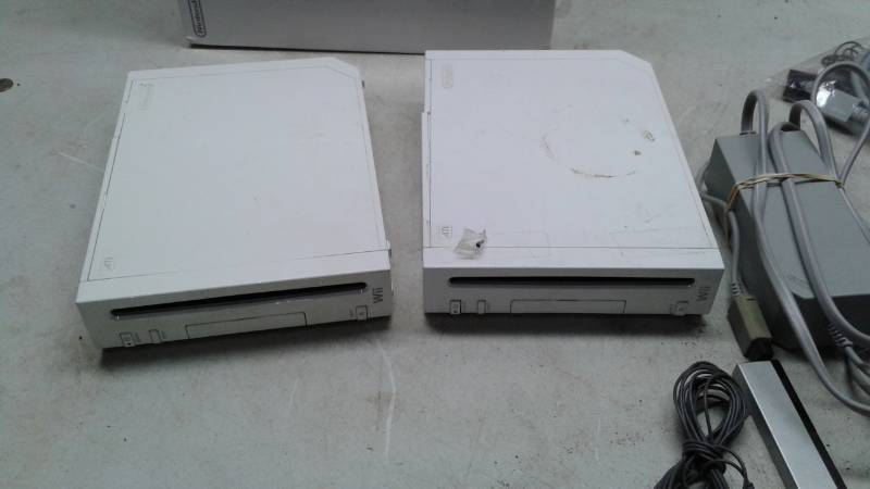 lot 53 image: Lot Of Wii Nintendo Video Game Items, Untested
